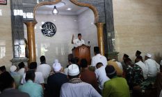 Wali Kota Bekasi Jumat Keliling di Masjid Al Istiqomah, Dorong Penyelesaian PSU dan Perhatian Kesehatan Lingkungan